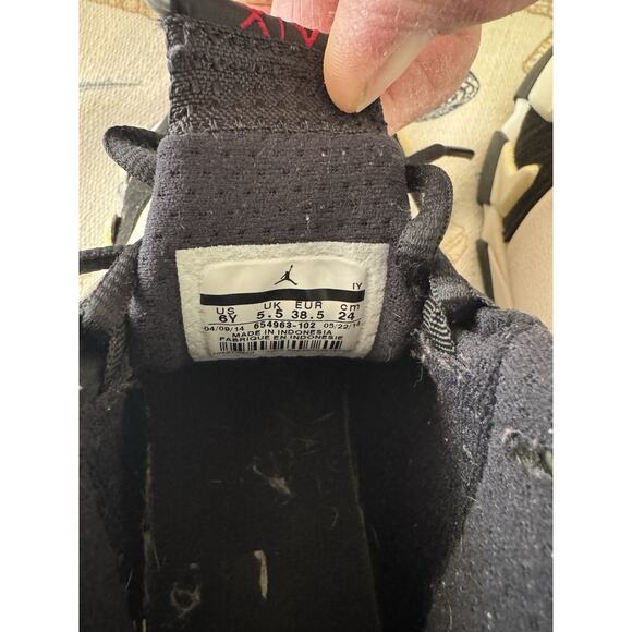 Jordan’s sneakers 6Y - Picture 3 of 11